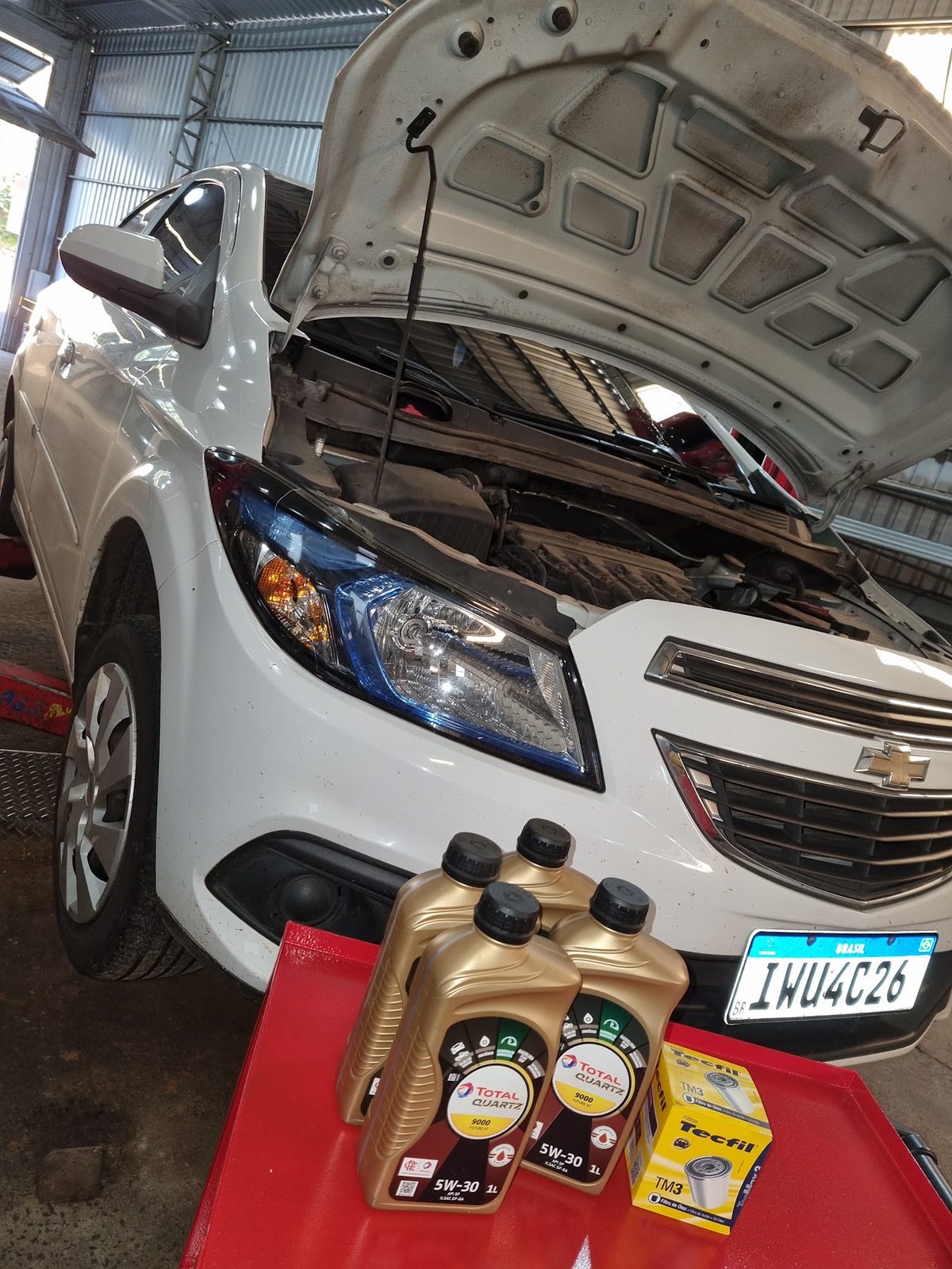 Troca de óleo com Total Quartz e filtro Tecfil na Bravo Auto Center